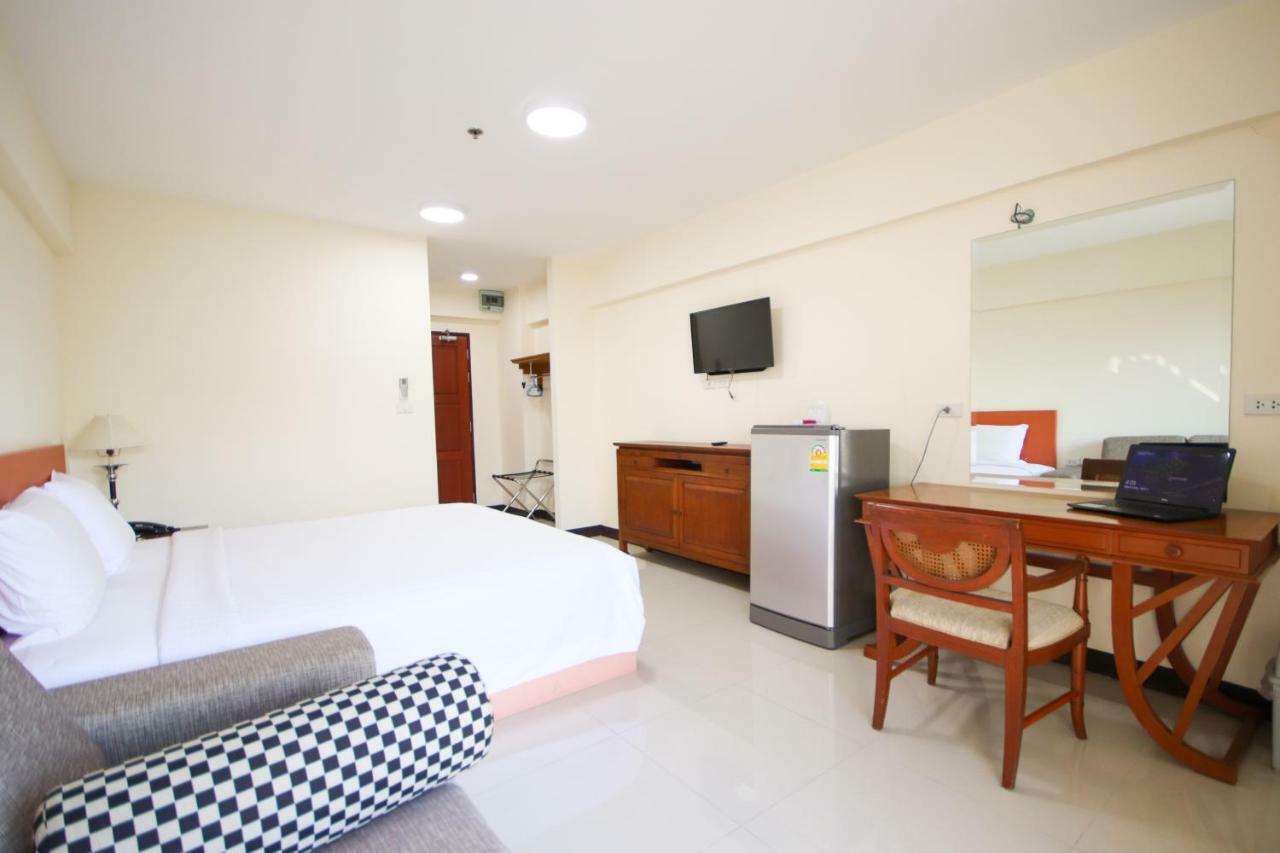 ไวท์เฮาส์ บิโซเทล Hotel กรุงเทพมหานคร ภายนอก รูปภาพ